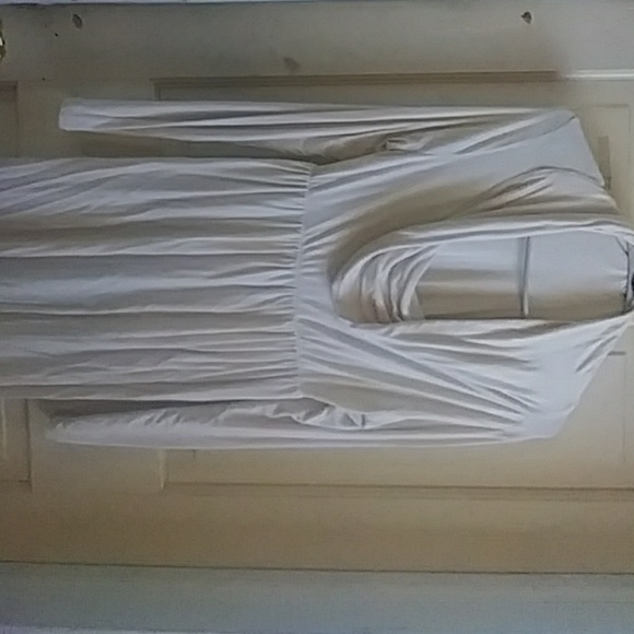 New large silk cream colored maternity dress - Picture 3 of 4